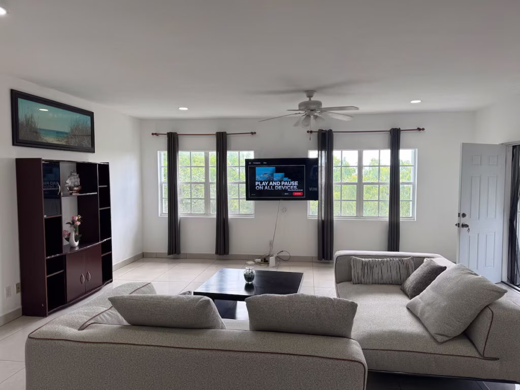 Spacious 2-bedroom Suite in Providenciales