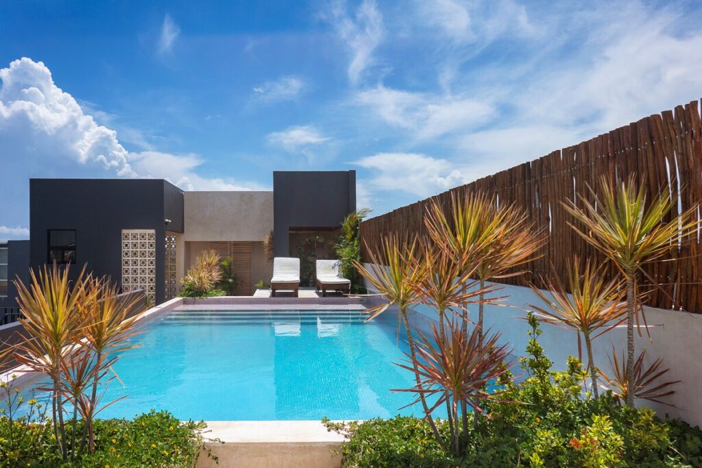UJO 5 – Comfortable studio with roof top and pool