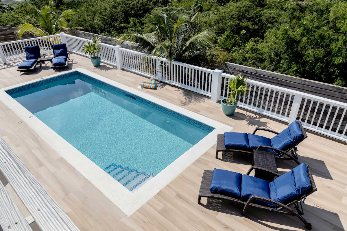 Lush 2-Story Villa, Poolside Bliss Near Beach