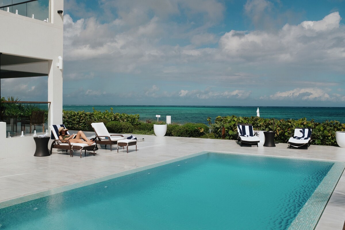 Villa DelEvan 4A / 1-bedrm Beach front villa