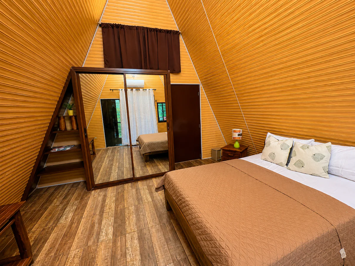Villas Alpinas: cabin in the Túnel de Árboles