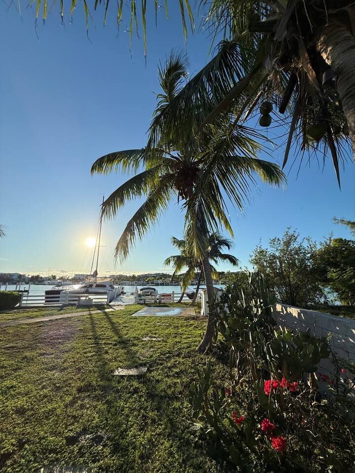 Oceanside Turtle Cove Cottage