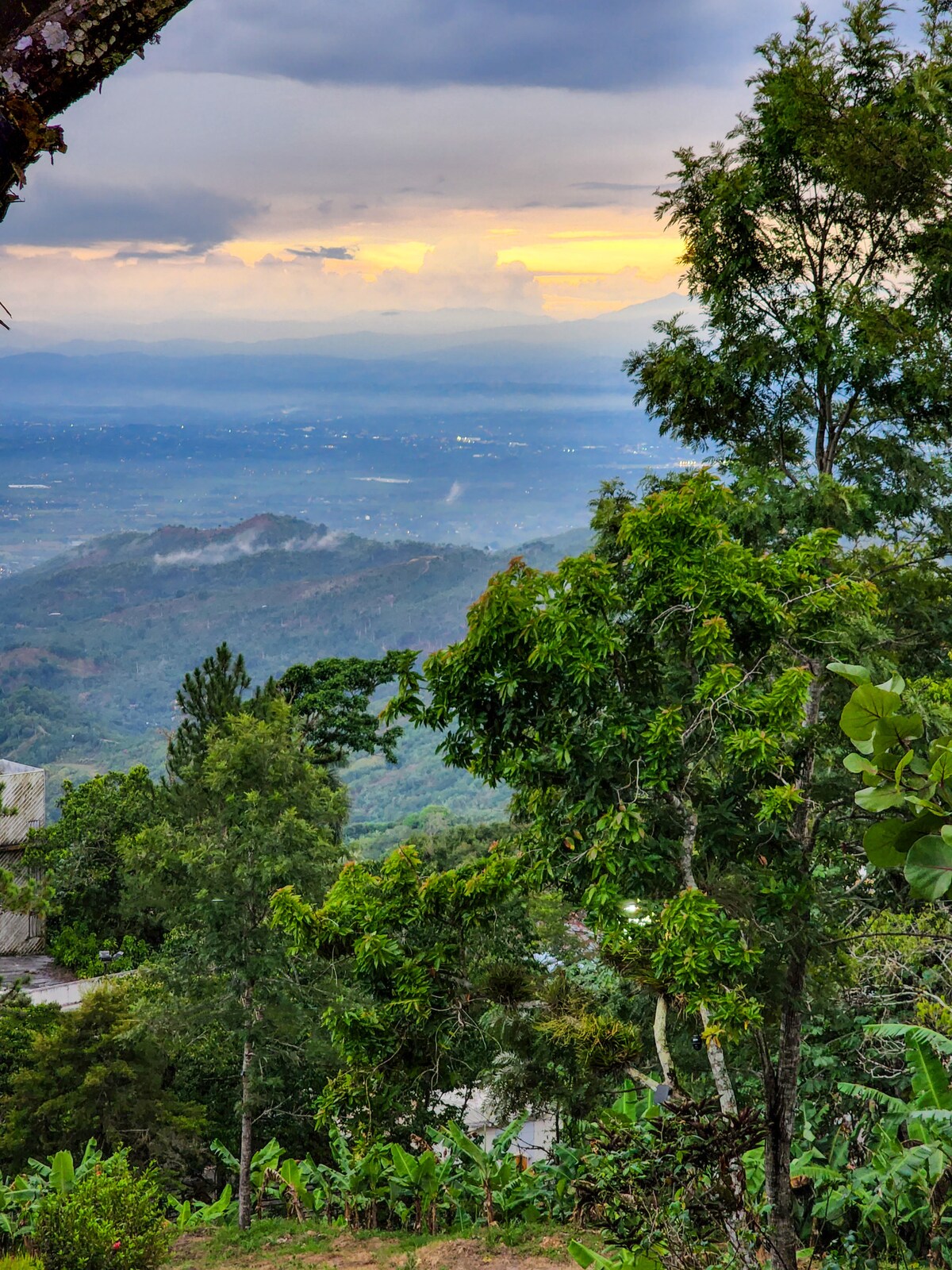 Tranquil Mountain Escape w/ Panoramic valley views