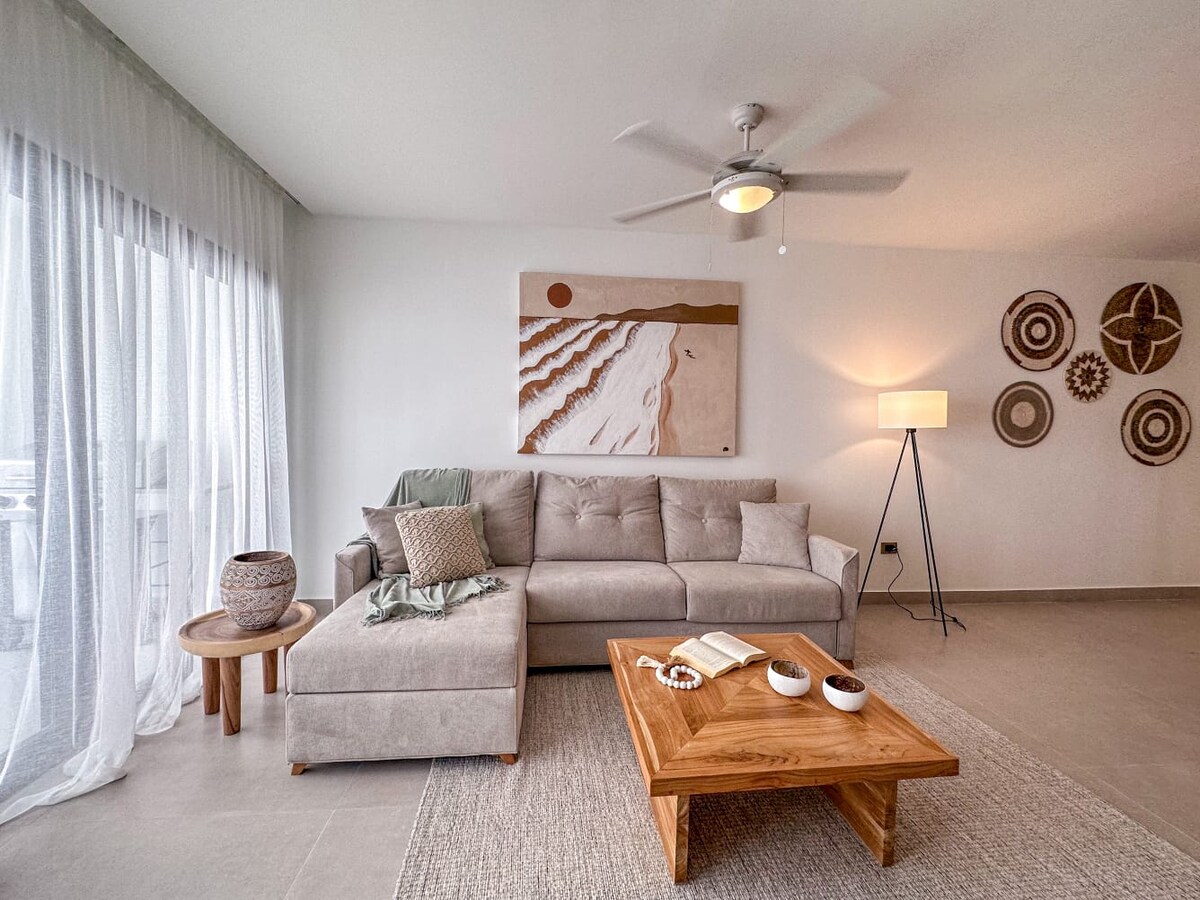 Cute 3Br | Beach 20 sec-walk|Pvt Pool & BBQ