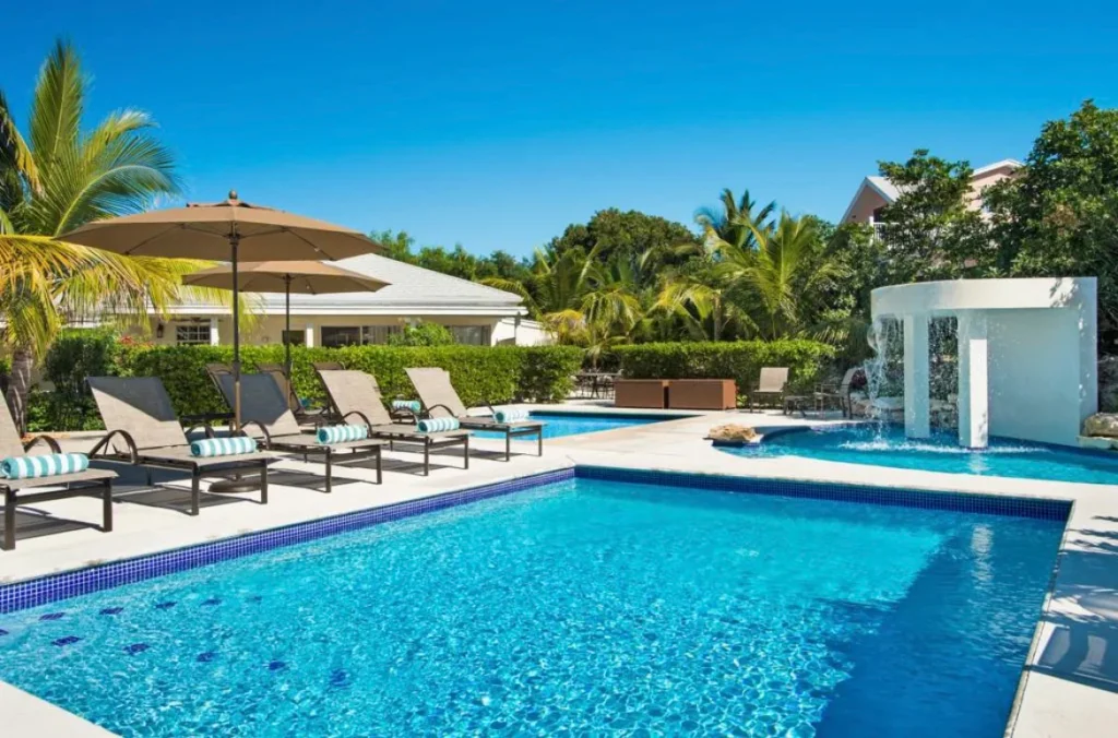 Boutique: Pool & Private Beach Chairs on Grace Bay