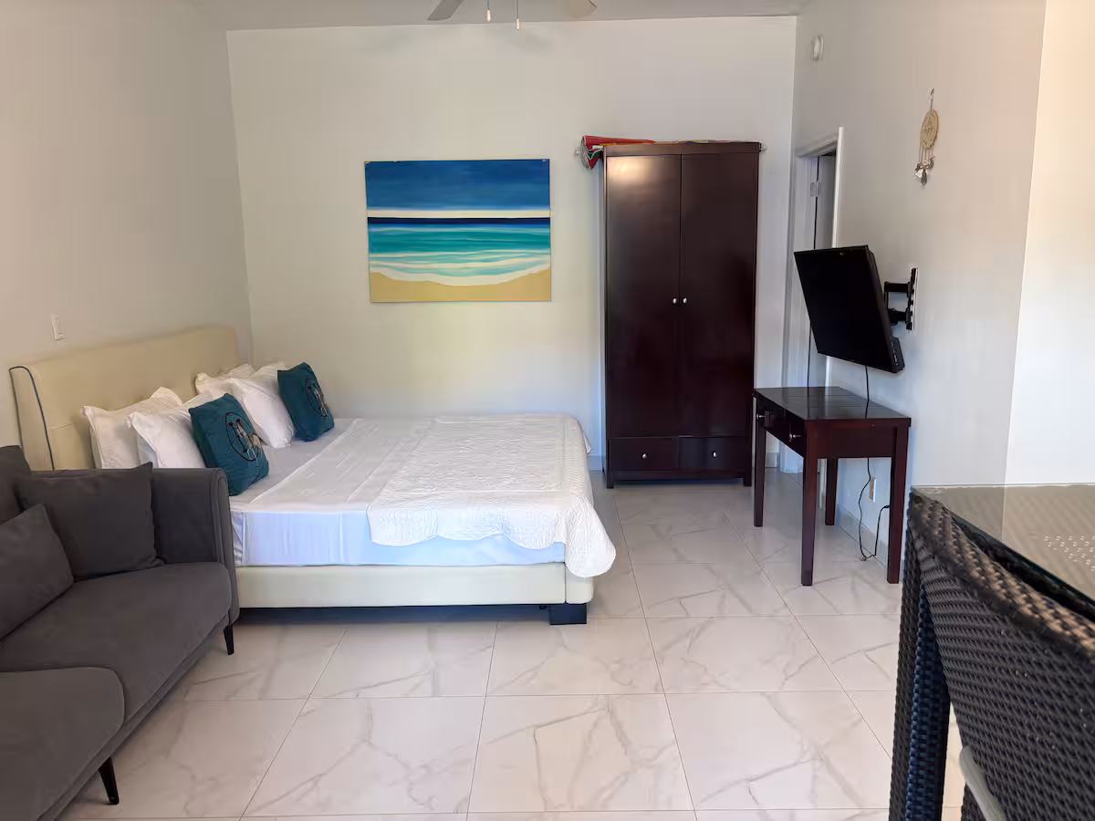 #9 Venetian Breeze Cozy Studio with King Size Bed