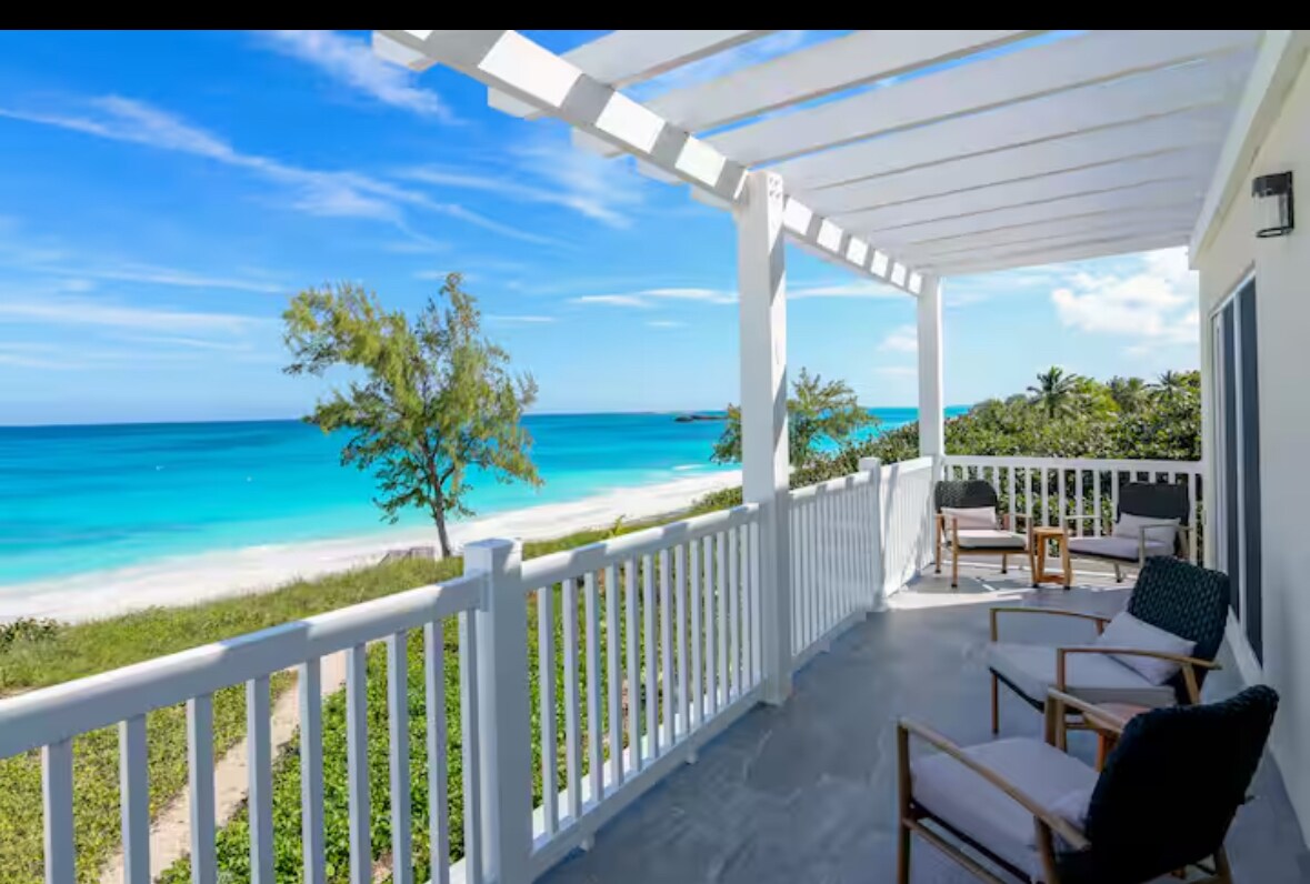 Beach front house! Events welcome Butler Service