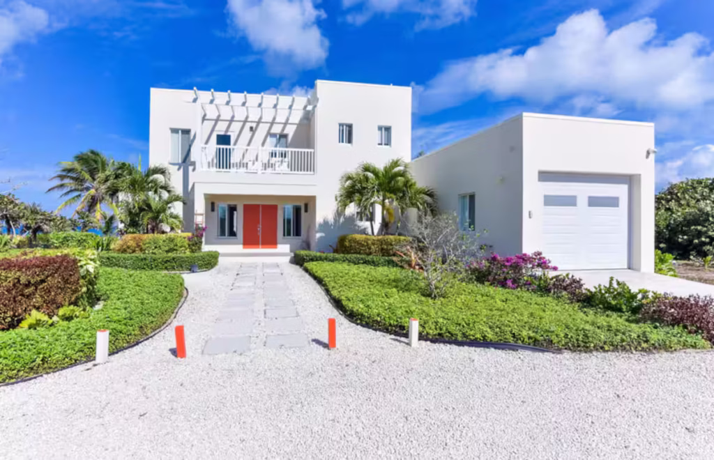 Beach front house! Events welcome Butler Service