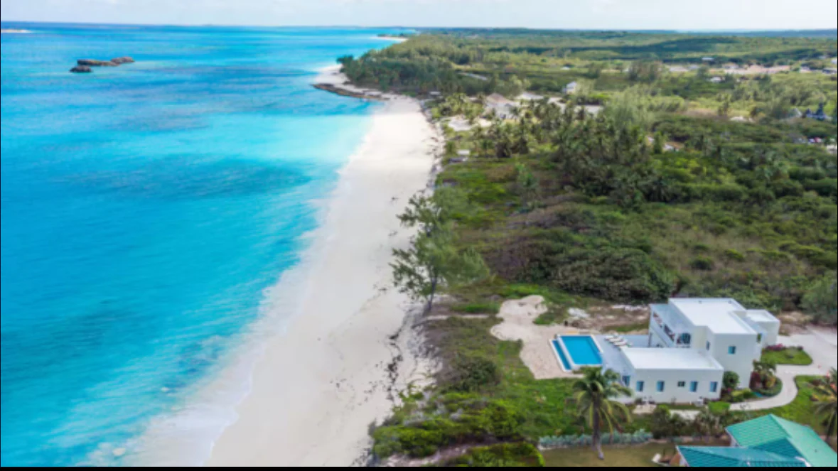 Beach front house! Events welcome Butler Service