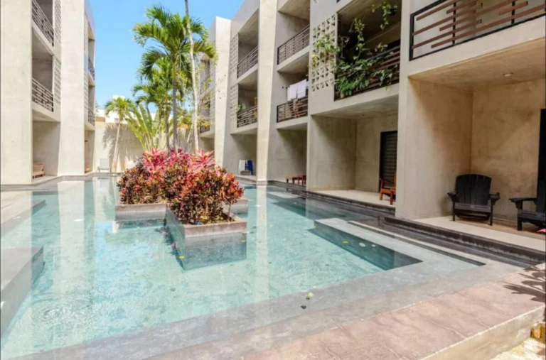 Quadruple suite in the jungle with four private hot tubs