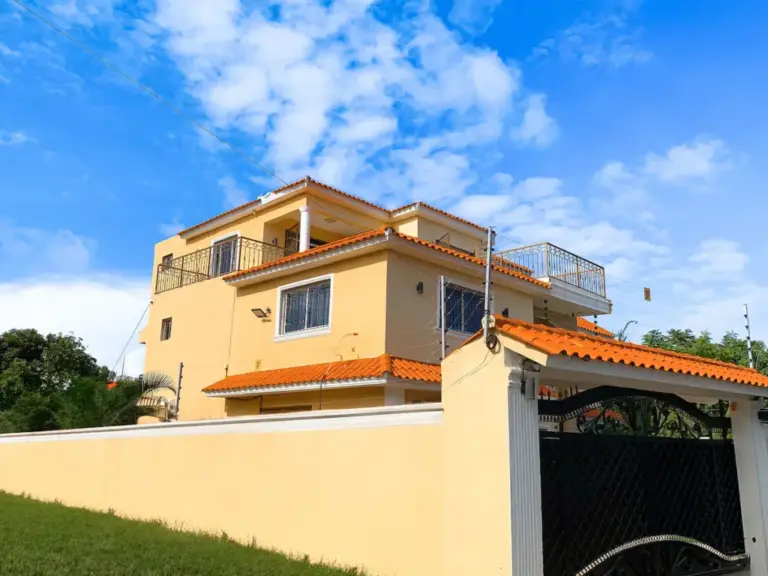 Luxurious villa near the sea, offering comfort and privacy