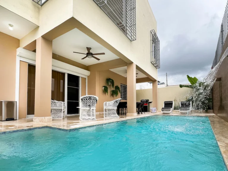 Miramar 3-Story Villa: Rooftop, Pool, BBQ & Staff