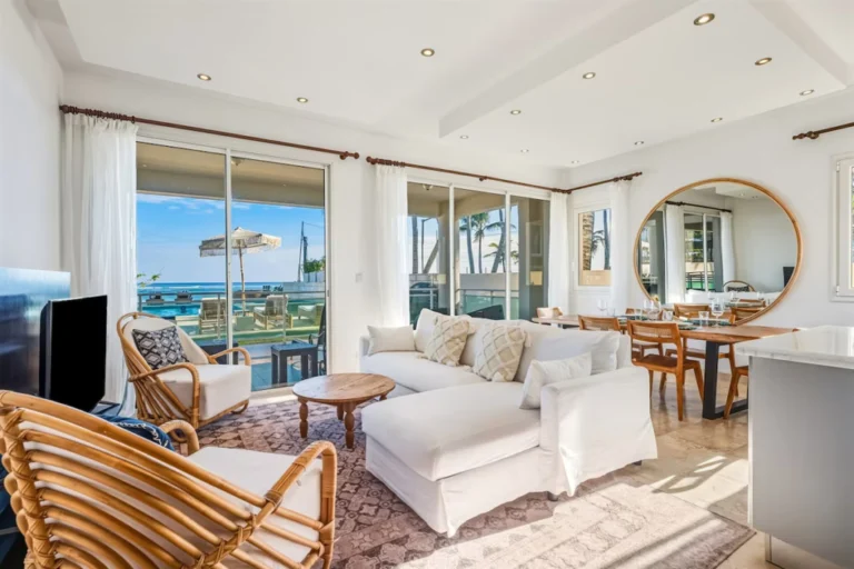 Oceanfront | King Bed, Pool & AC 102