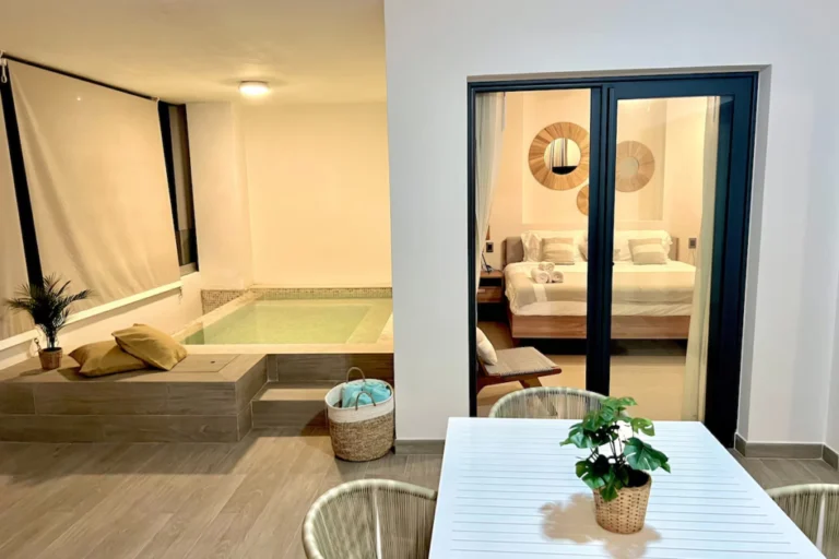 Charming beach apartment with private Pool