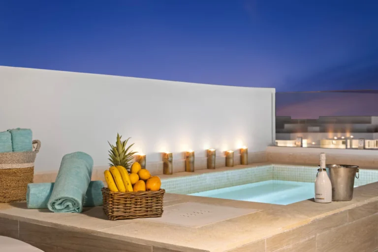 Luxury 3BR PH | Pvt Pool & BBQ